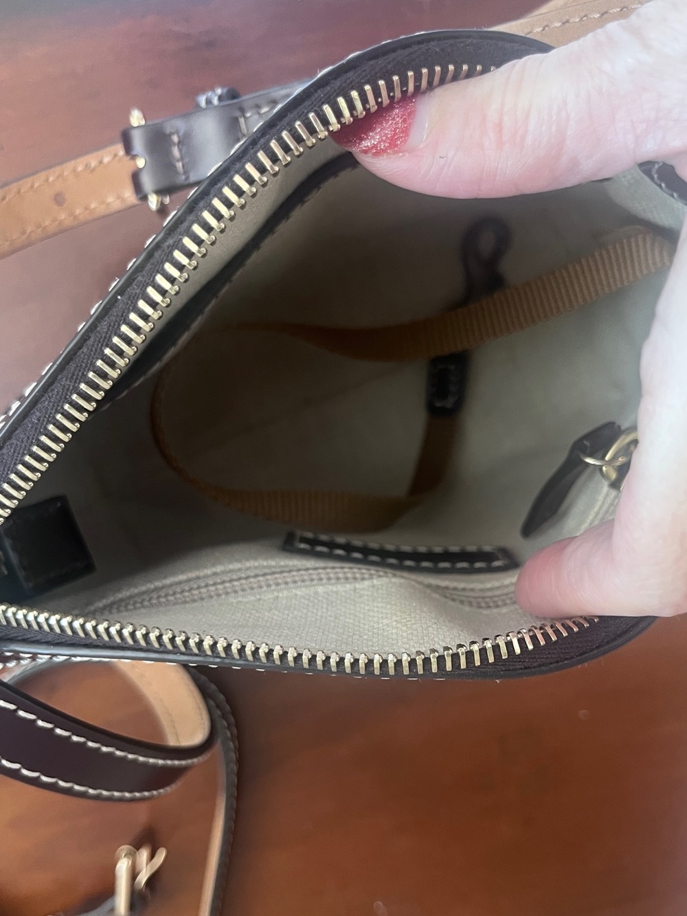Authentic Dooney and Bourke Selleria Florentine crossbody - Picture 5 of 8